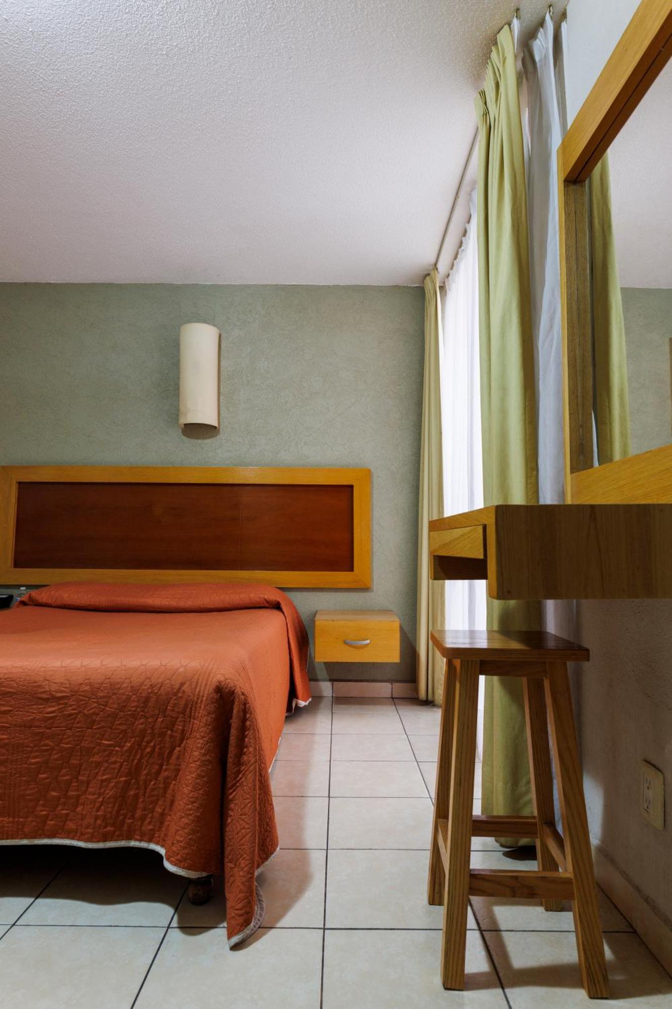 Hotel Qualitel Centro Historico Морелия Екстериор снимка