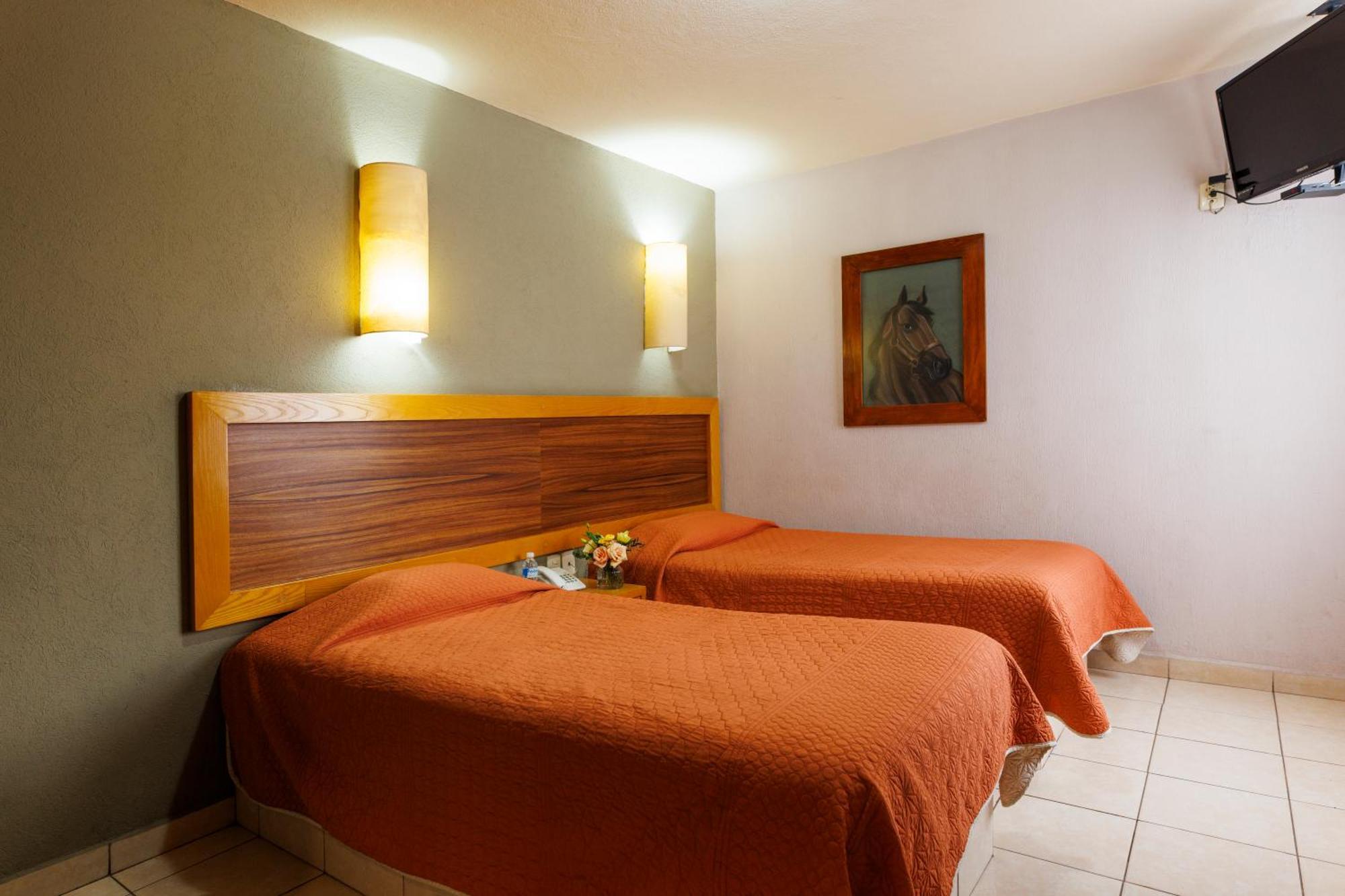 Hotel Qualitel Centro Historico Морелия Екстериор снимка